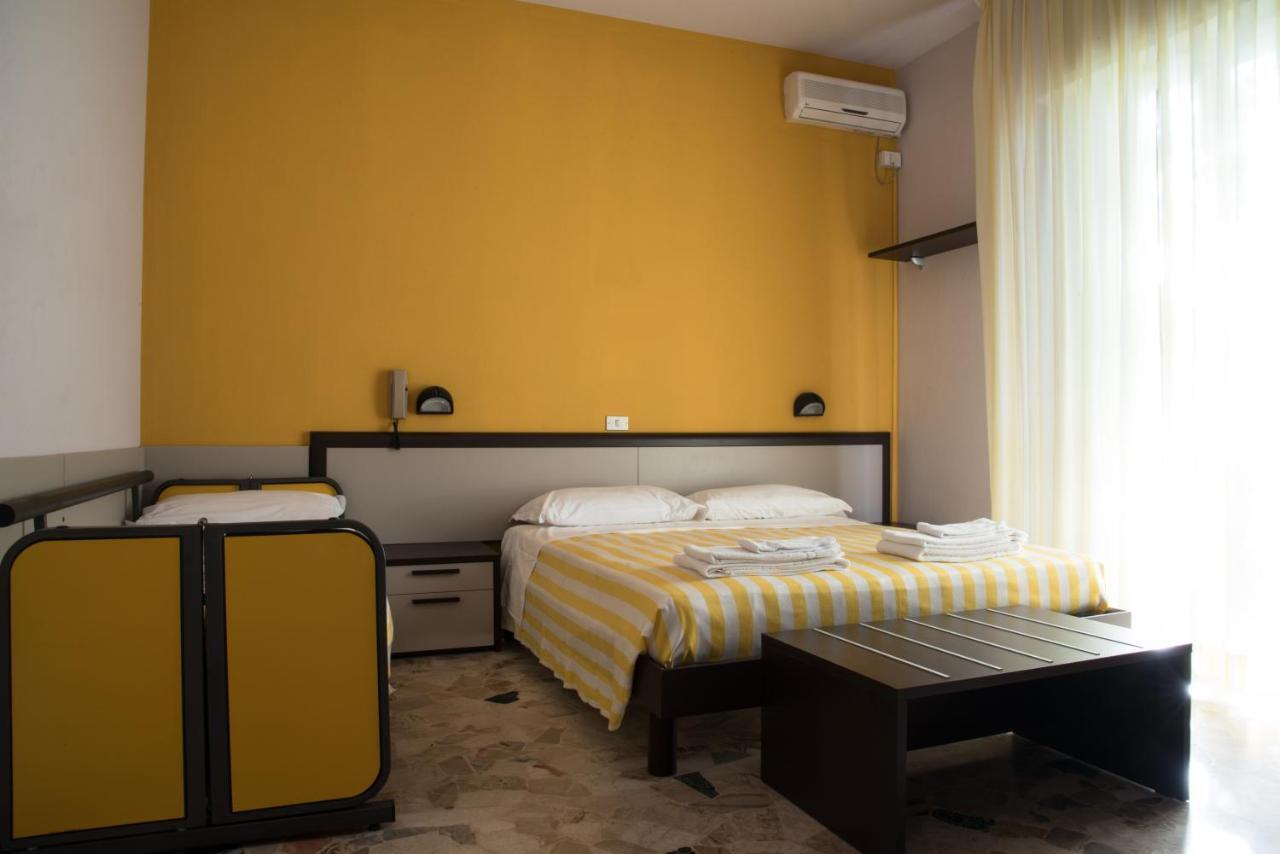 Hotel Mirage Bellaria-Igea Marina Oda fotoğraf